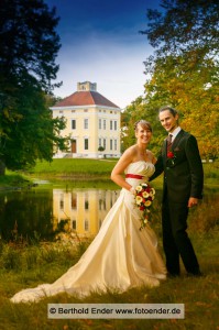 Standesamt im Luisium, Kirche Waldersee, Brautpaarfotos im Luisium