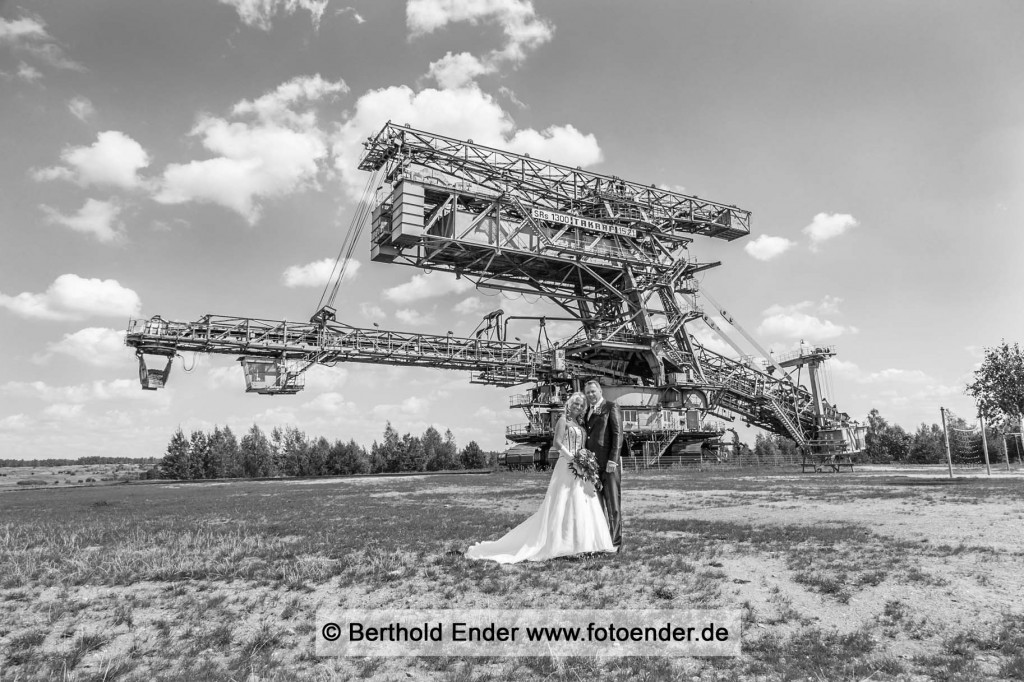 Hochzeitsfotos in Ferropolis, der Stadt aus Eisen -Fotostudio Ender, Oranienbaum-Wörlitz