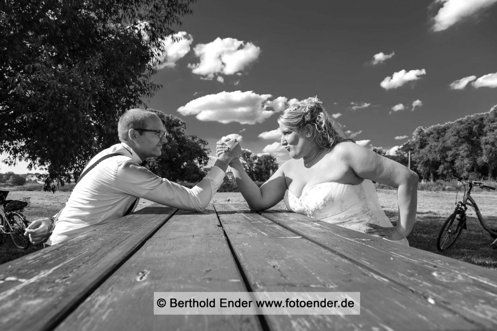 Brautpaar Shooting an der Elbe bei Coswig