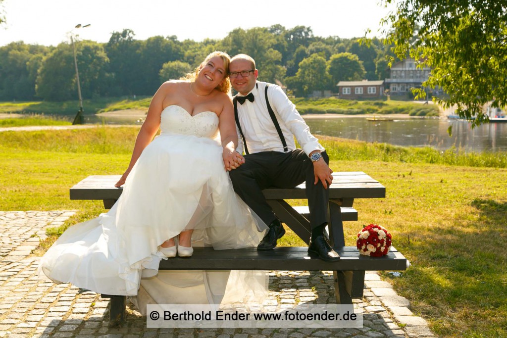 Brautpaar Shooting an der Elbe bei Coswig