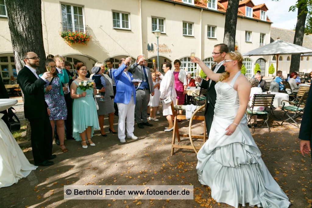 Sektempfang nach dem Standesamt  in Wörlitz