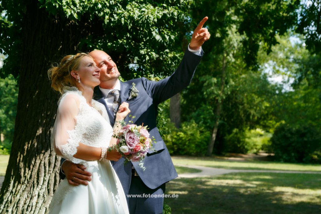 Brautpaarfotos im Park Oranienbaum