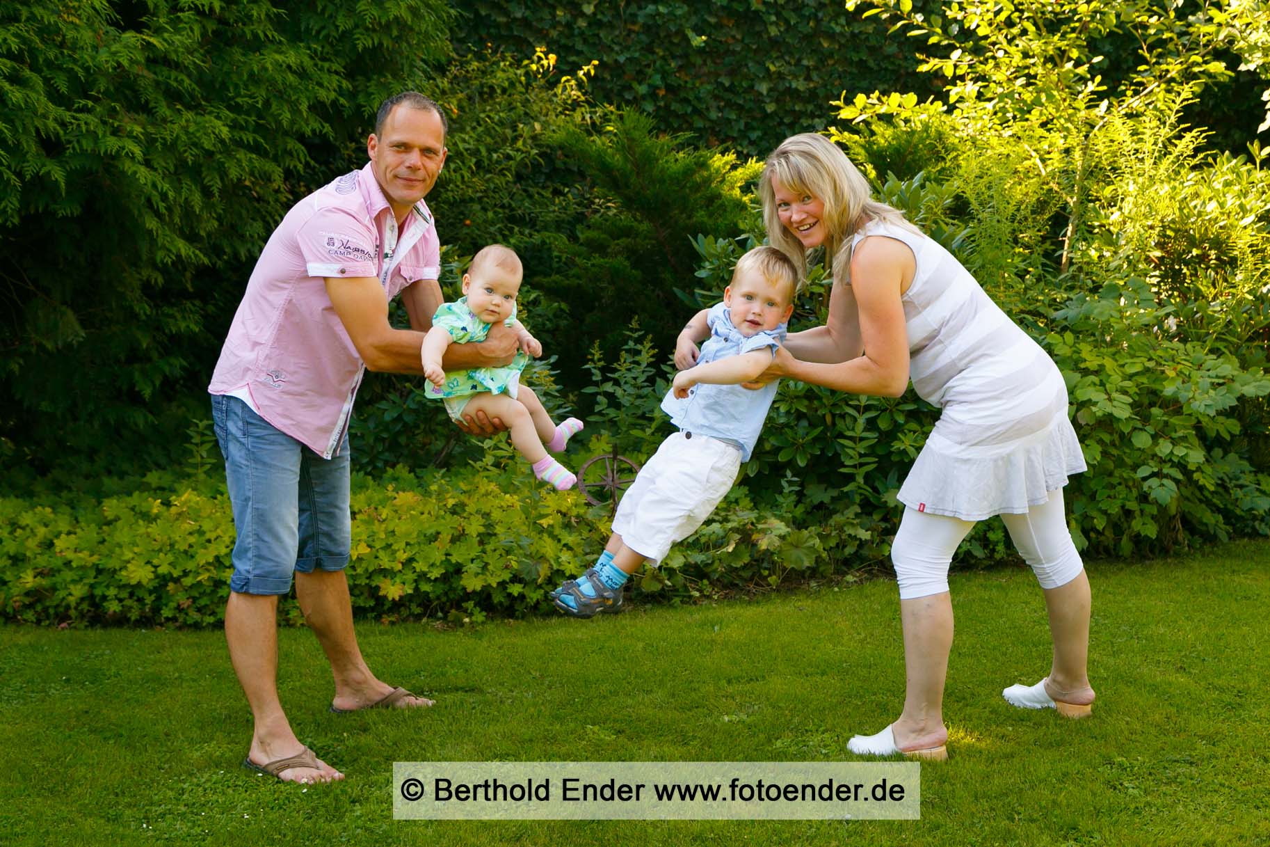 Familienfotos im Freilichtstudio von Foto-Ender in Oranienbaum