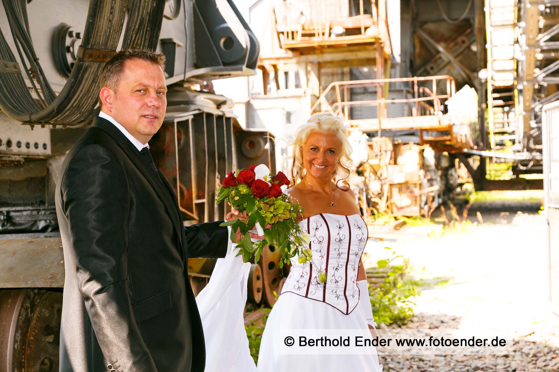 Hochzeitsfotos in Ferropolis, der Stadt aus Eisen -Fotostudio Ender, Oranienbaum-Wörlit