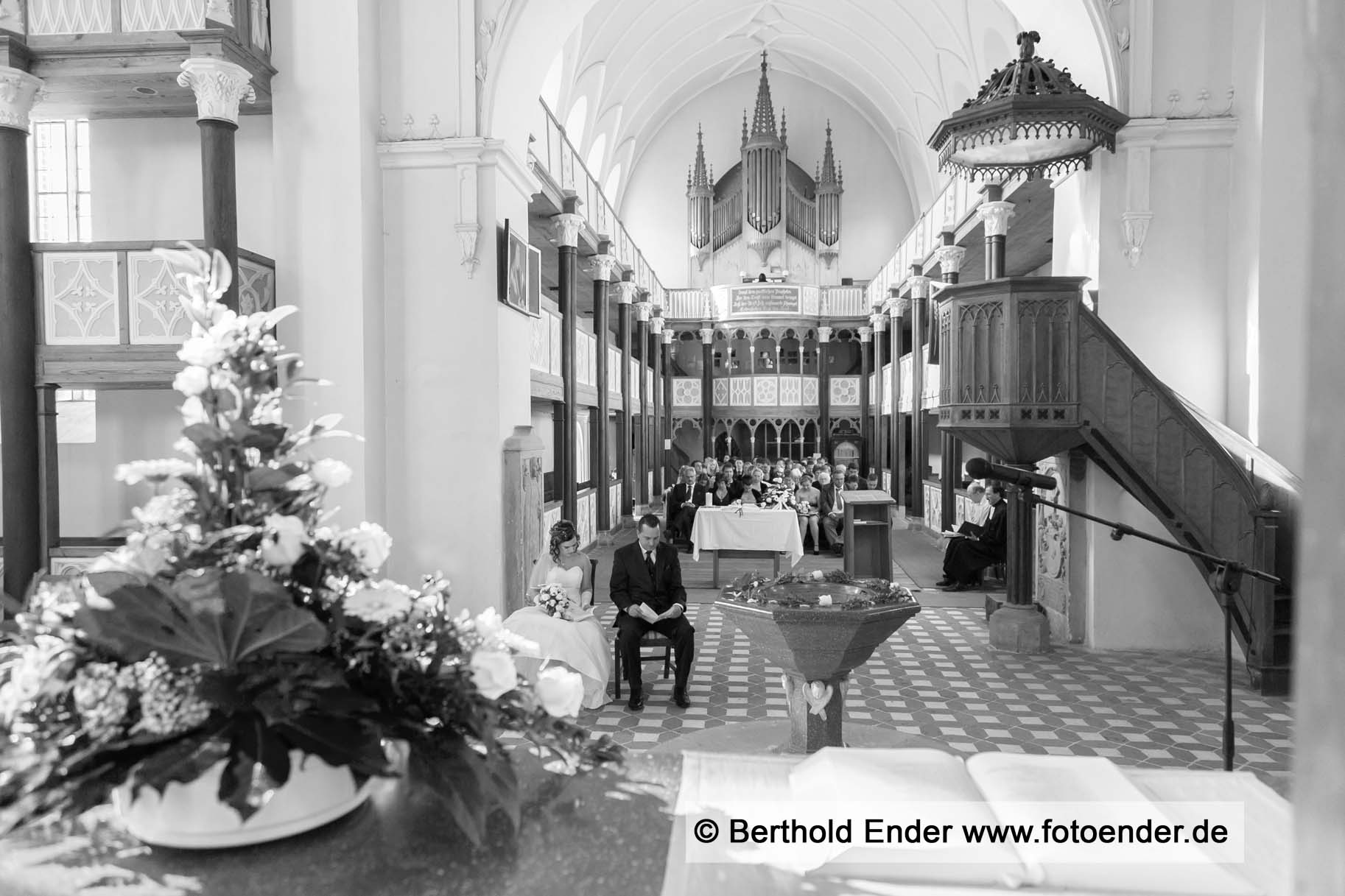 Kirchliche Trauung in Wörlitz: Fotostudio Ender