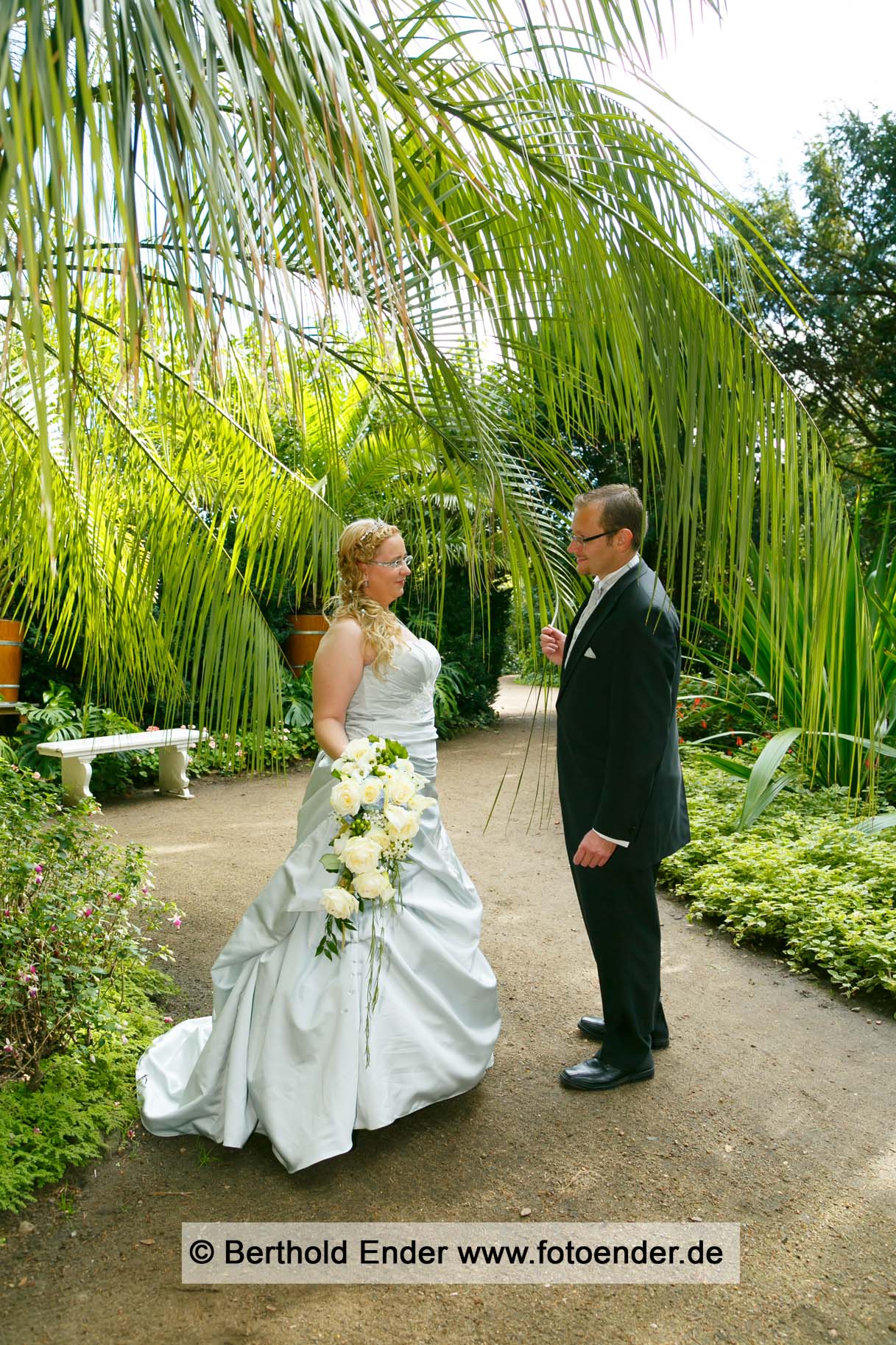 Brautpaar im Palmengarten im Wörlitzer Park