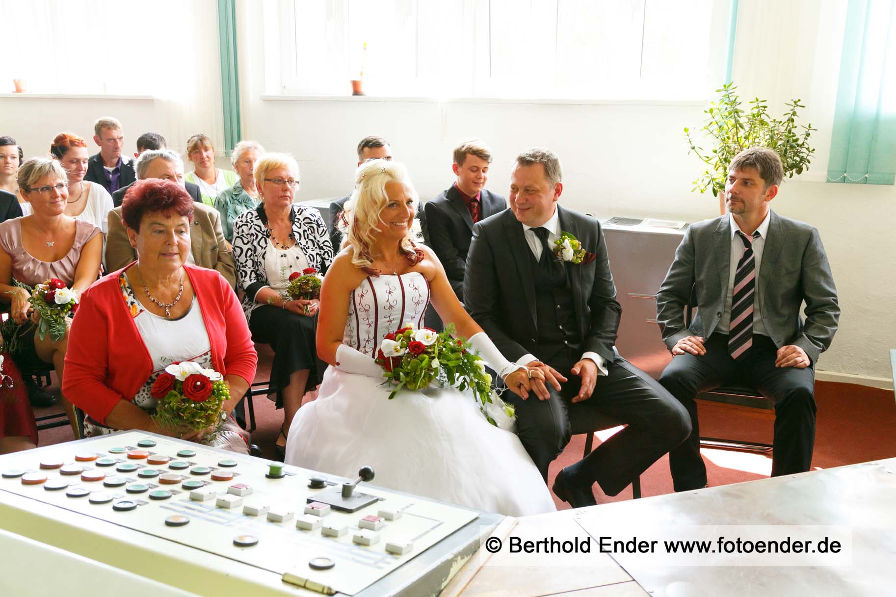 Hochzeitsfotos in Ferropolis, der Stadt aus Eisen -Fotostudio Ender, Oranienbaum-Wörlit