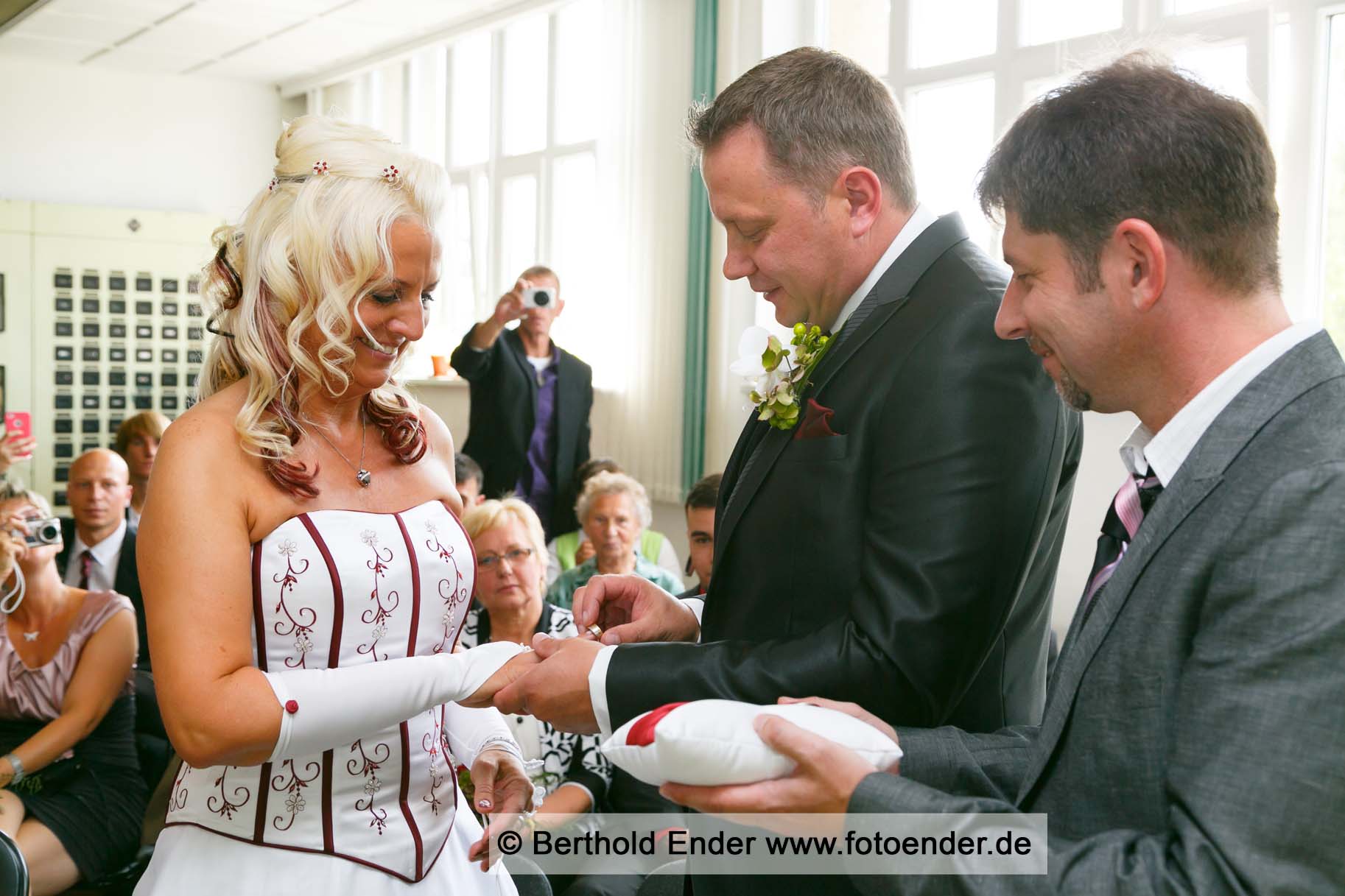 Hochzeitsfotos in Ferropolis, der Stadt aus Eisen -Fotostudio Ender, Oranienbaum-Wörlit