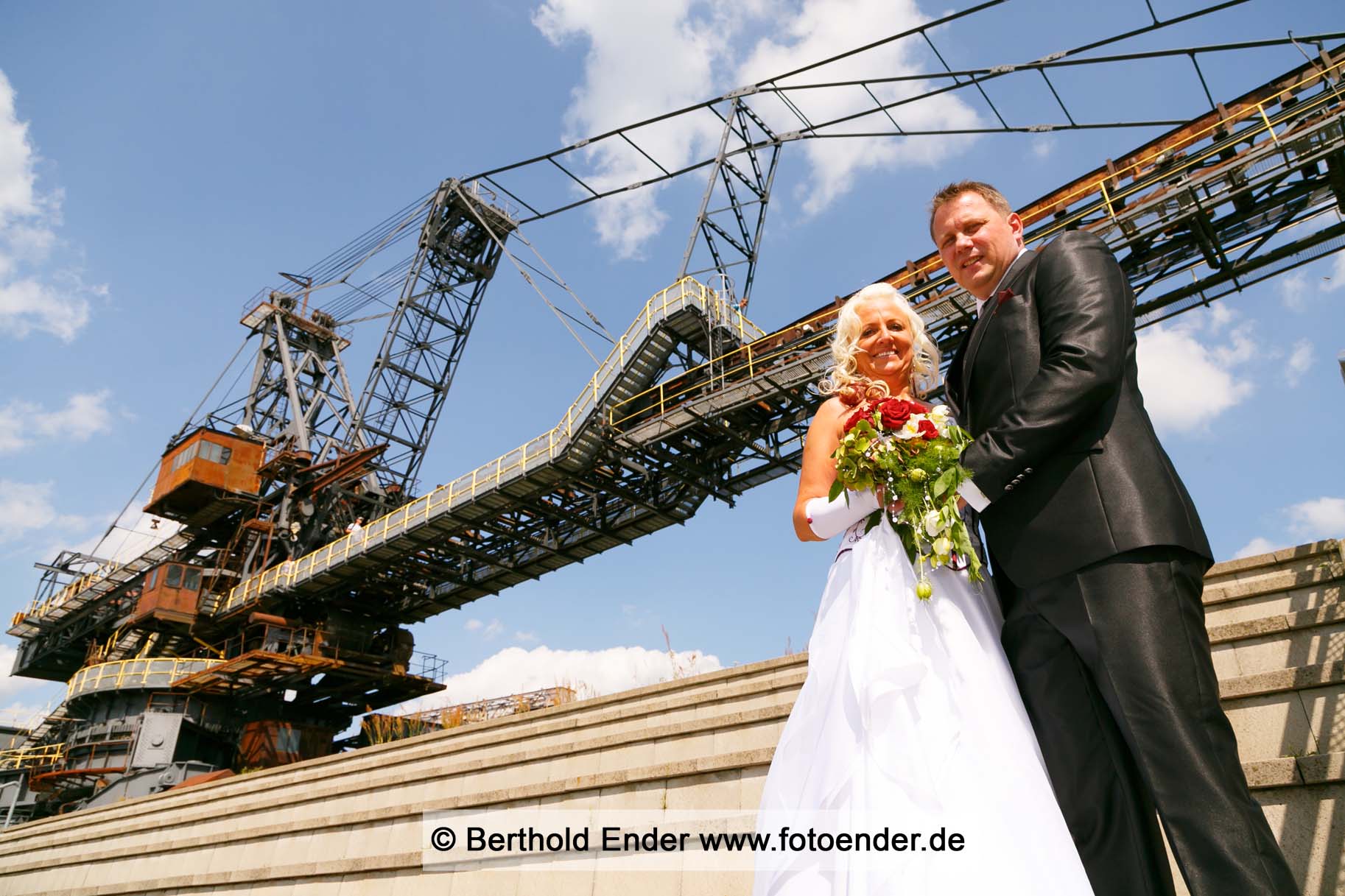 Hochzeitsfotos in Ferropolis, der Stadt aus Eisen -Fotostudio Ender, Oranienbaum-Wörlit